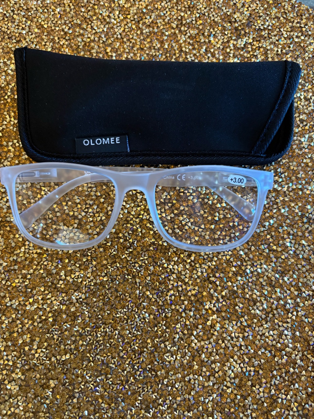 OLOMEE NWT Clear Transparent Reading Glasses +3.00 with soft case.
